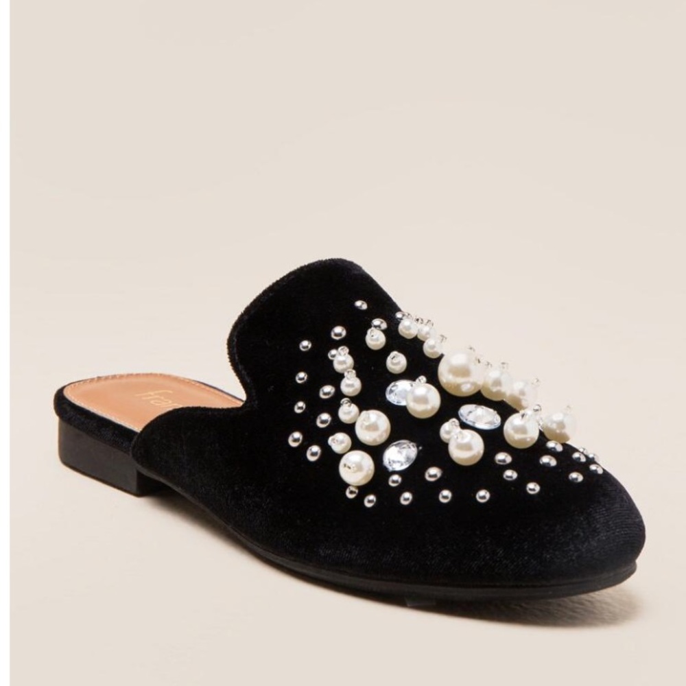 KANDI PEARL & STUD VELVET MULE